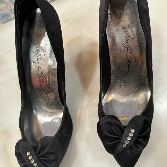 Marilyn Monroe Lip Print Gift Wrap - Picture 2 of 5